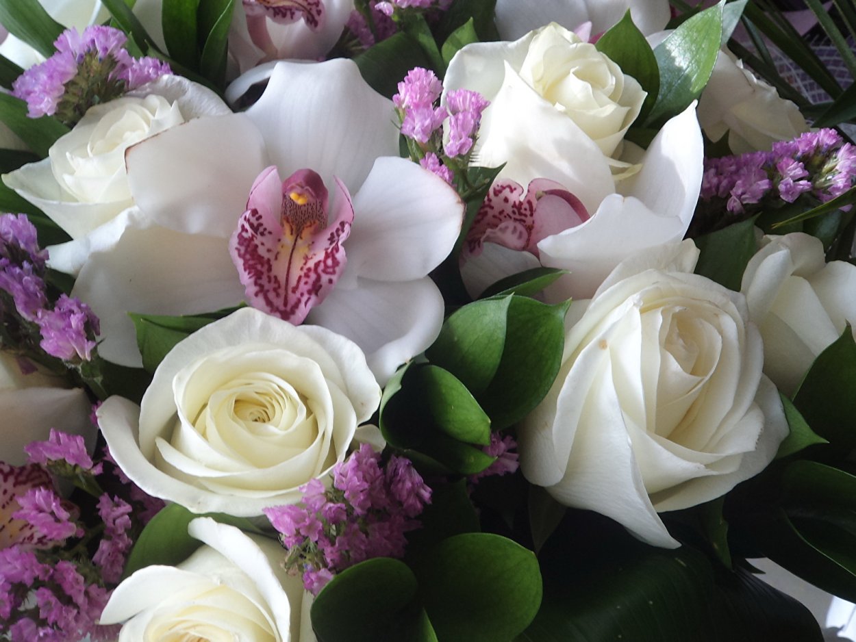 Красивый букет в чашке