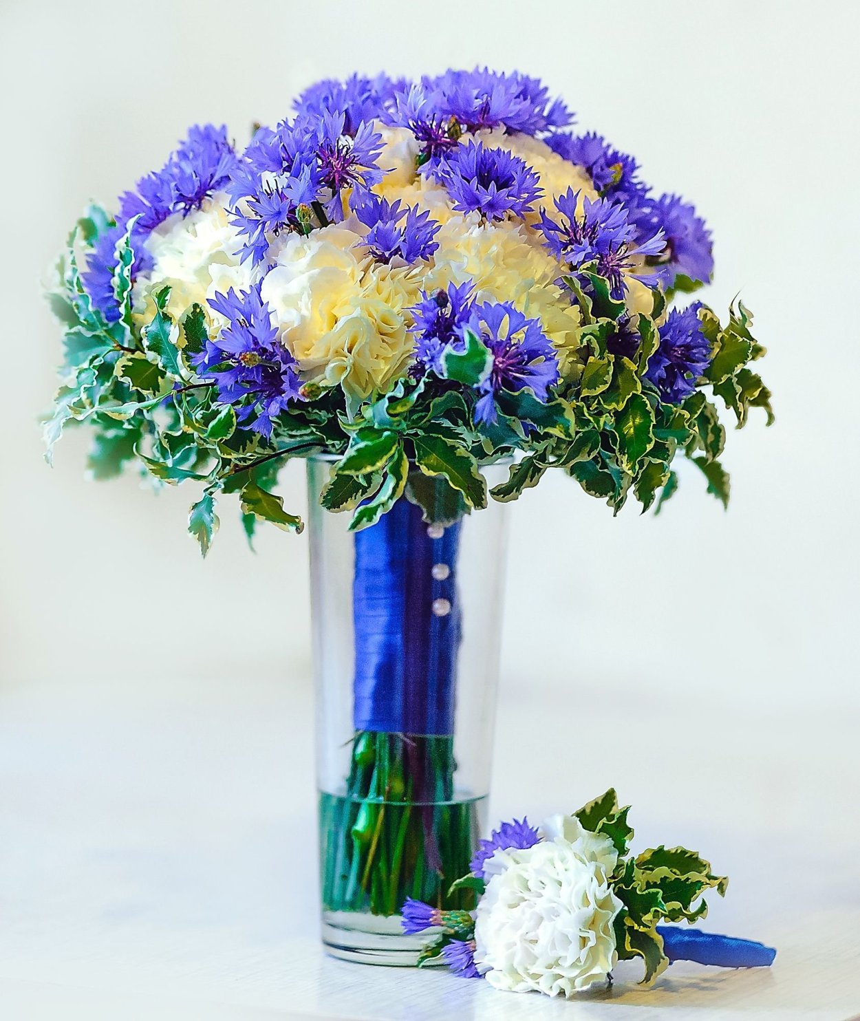 Букет ромашек с васильками