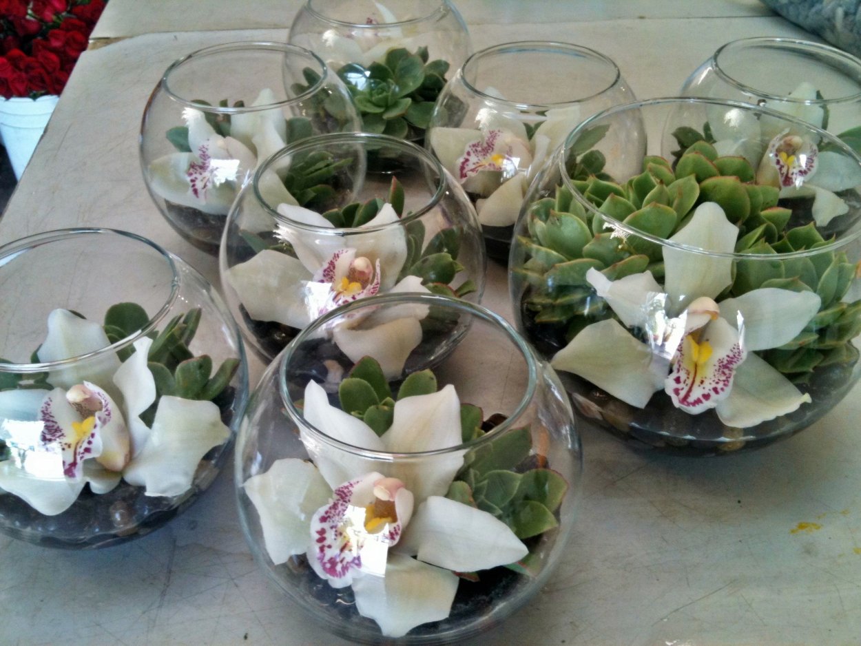 Композиция с орхидеей на стол