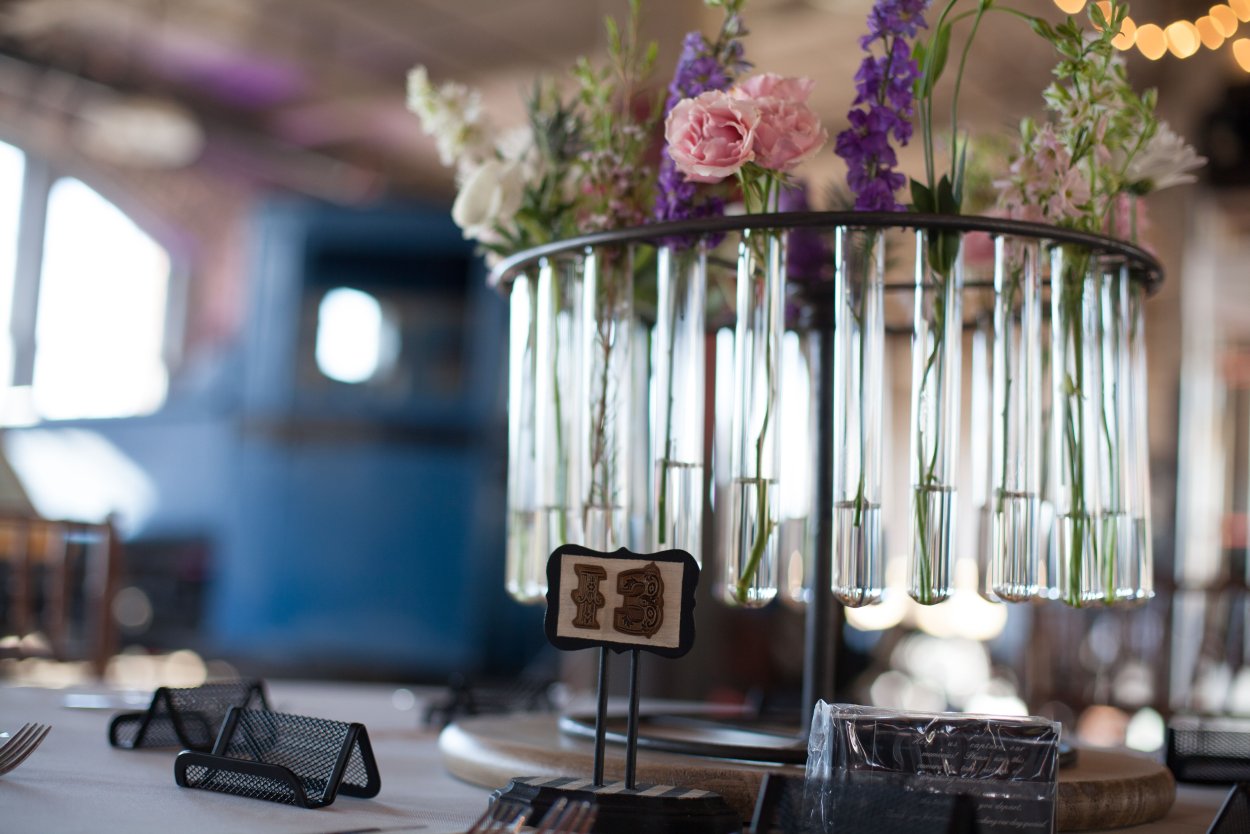 Цветы в пробирках