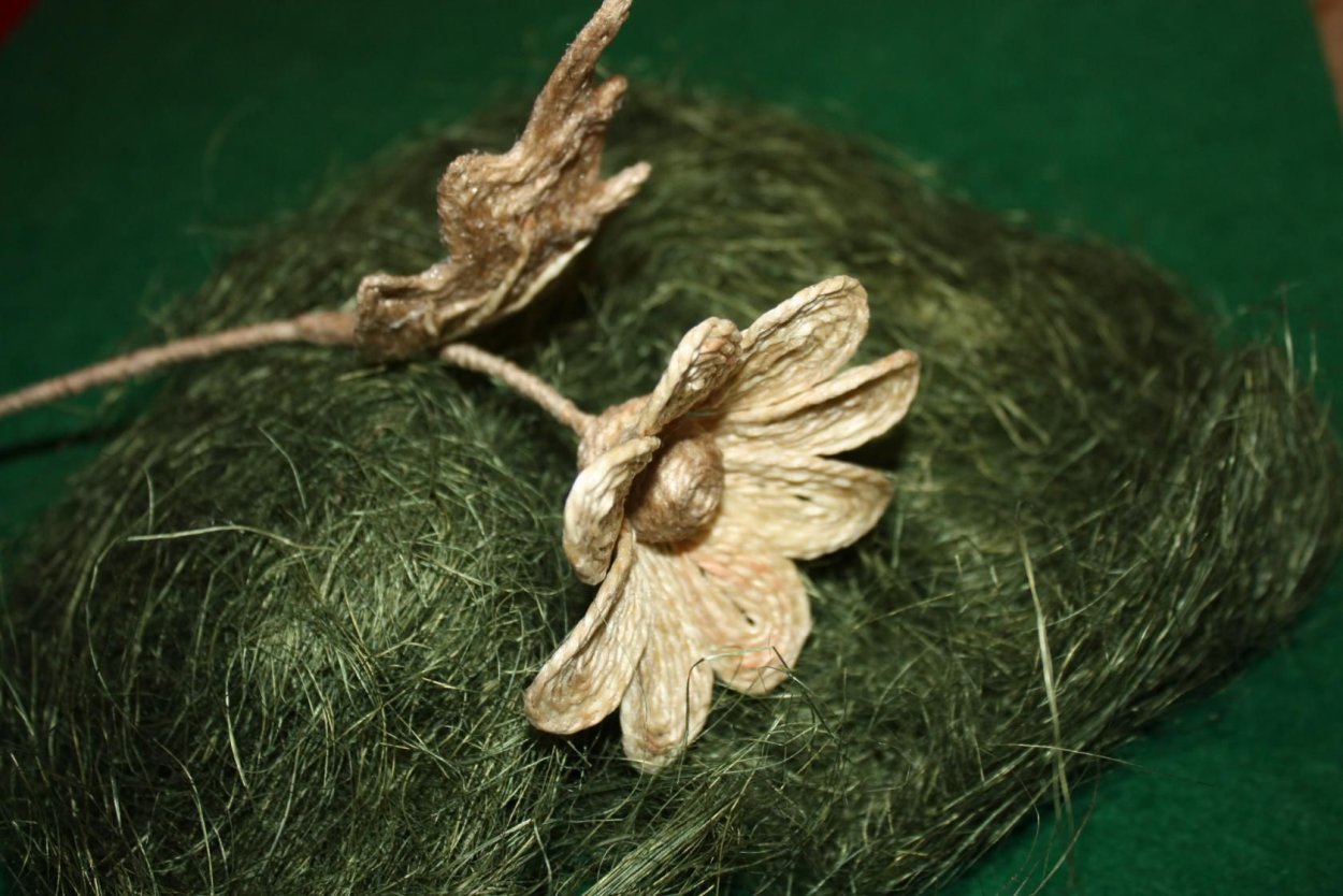 Панно из бумажной лозы