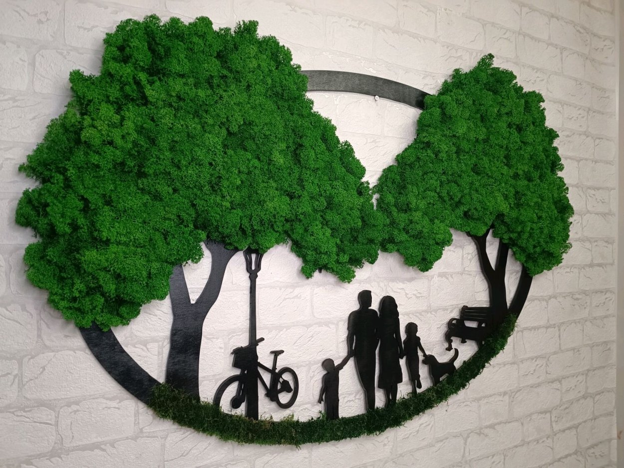 Панно семья из стабилизированного мха