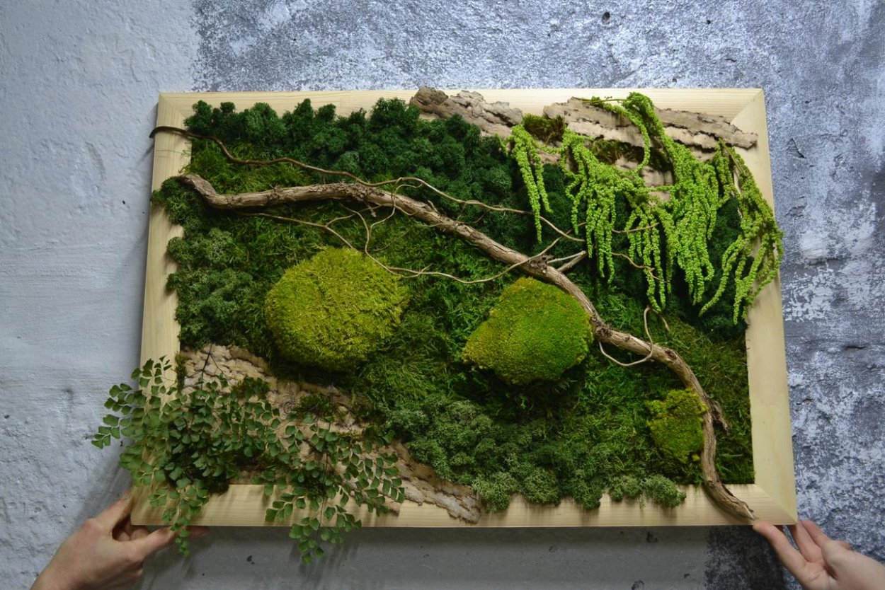 Панно из веток и мха