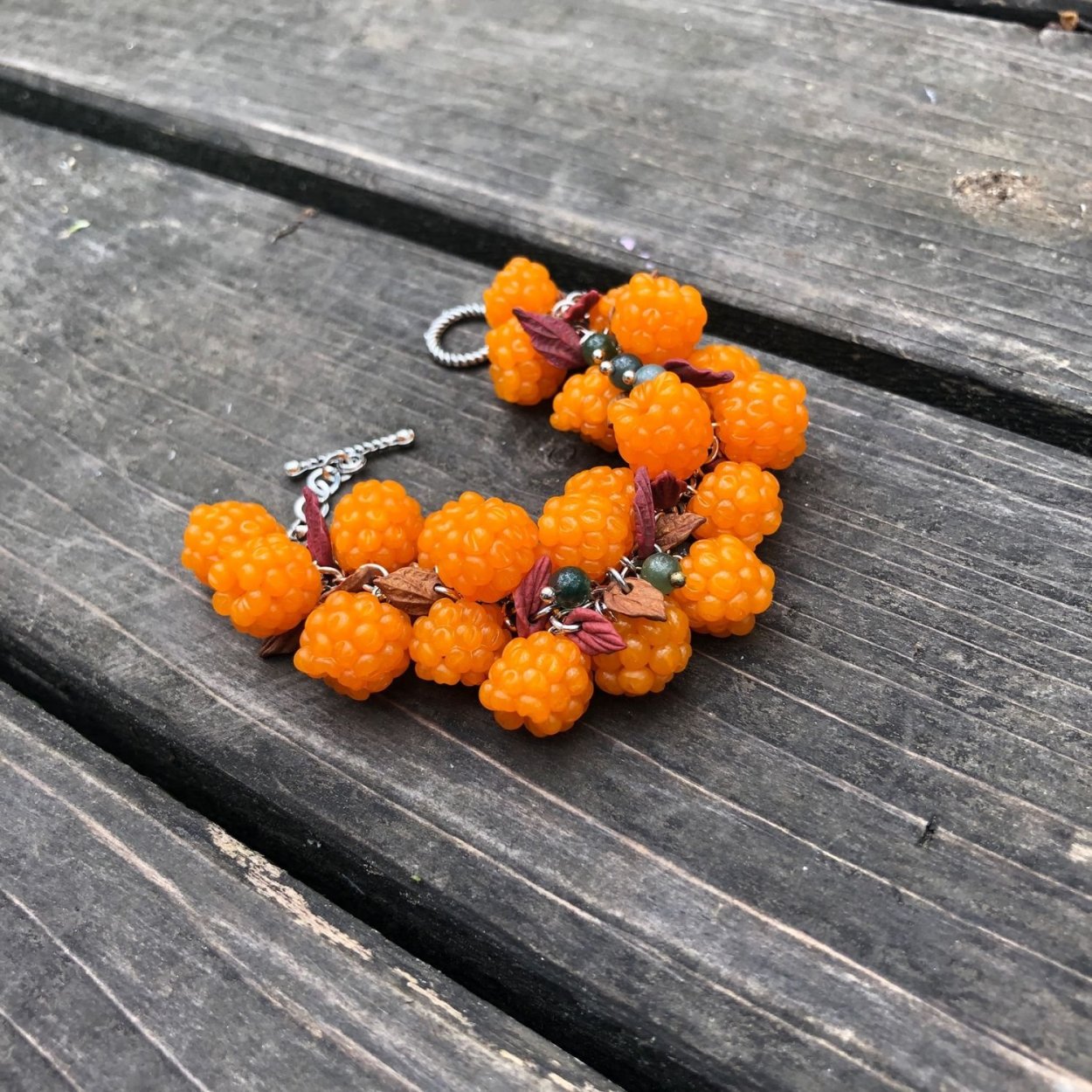 Оранжевый браслет