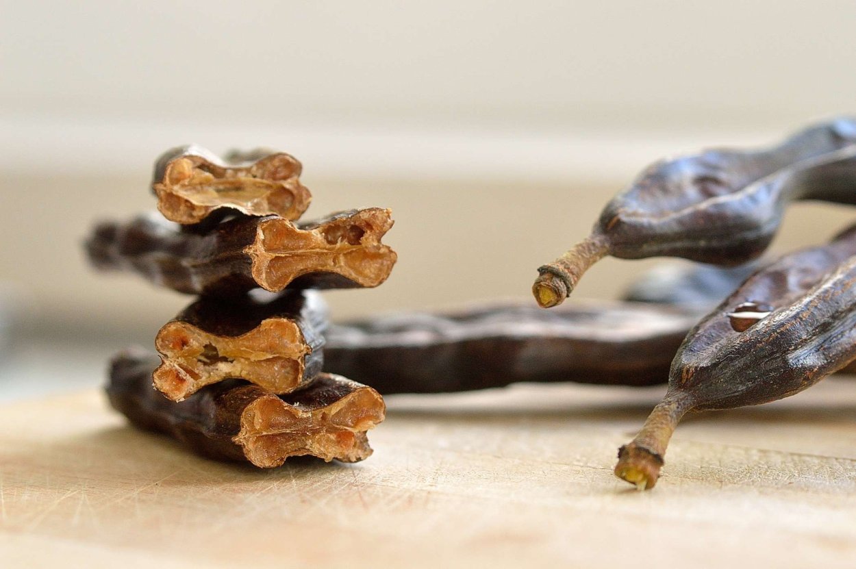 Стручки рожкового дерева кэроб