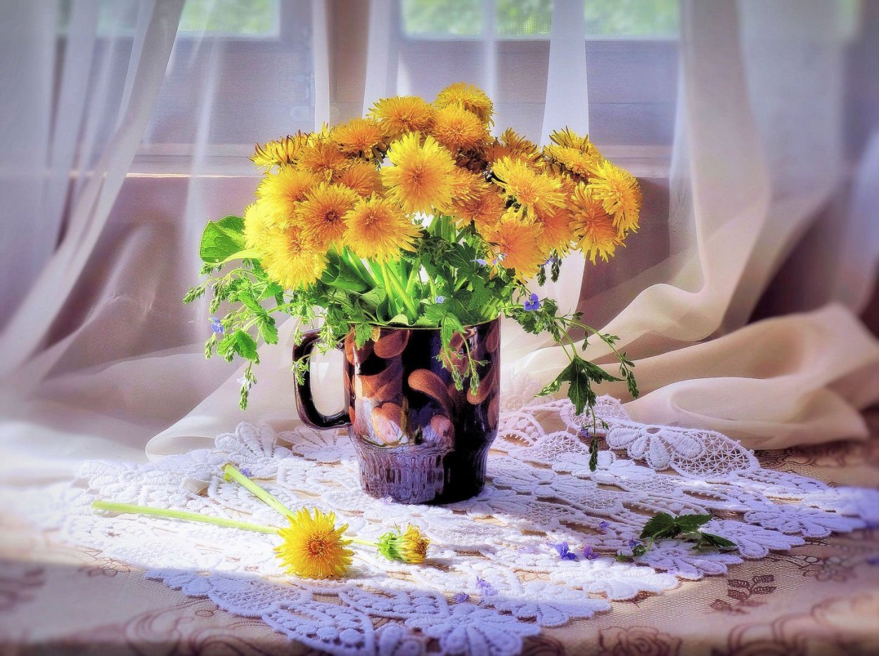 Солнечный букет одуванчиков