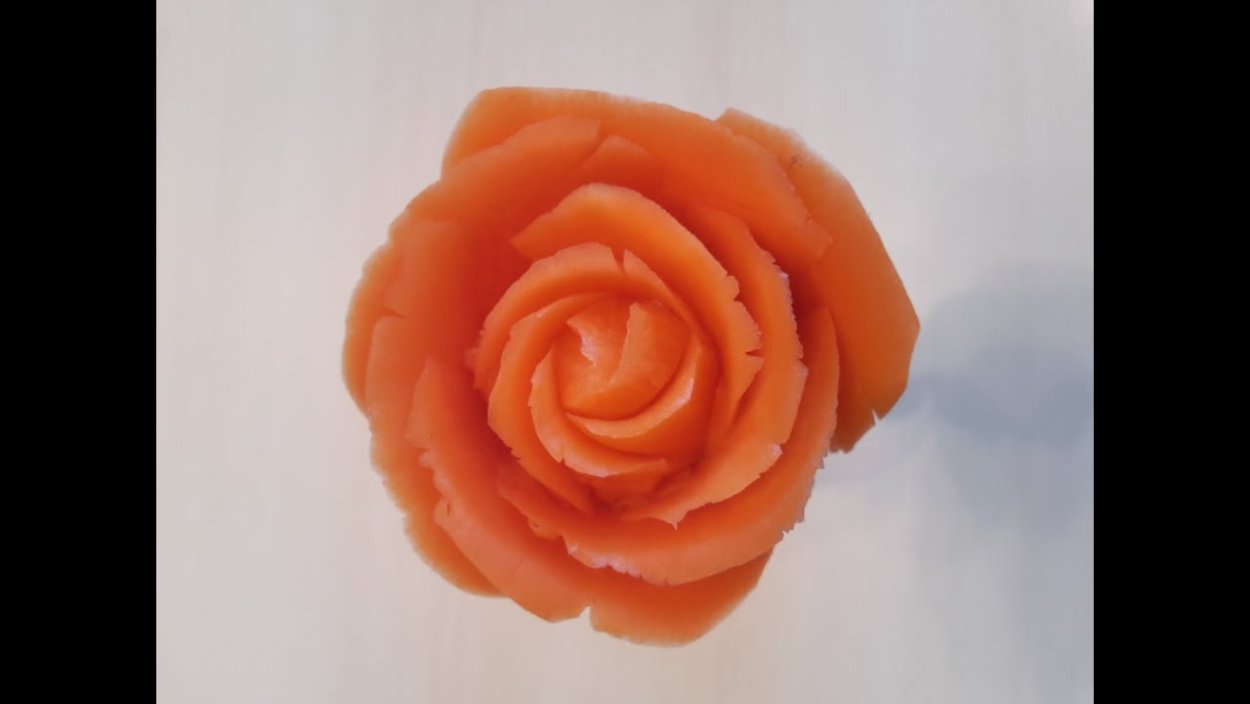 Лепесток из моркови