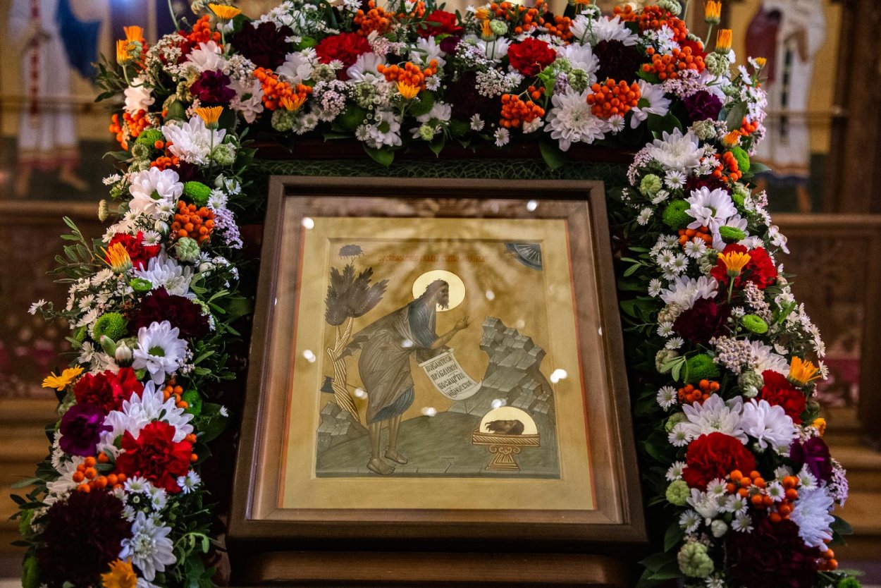 Храмовая флористика на Усекновение главы Иоанна