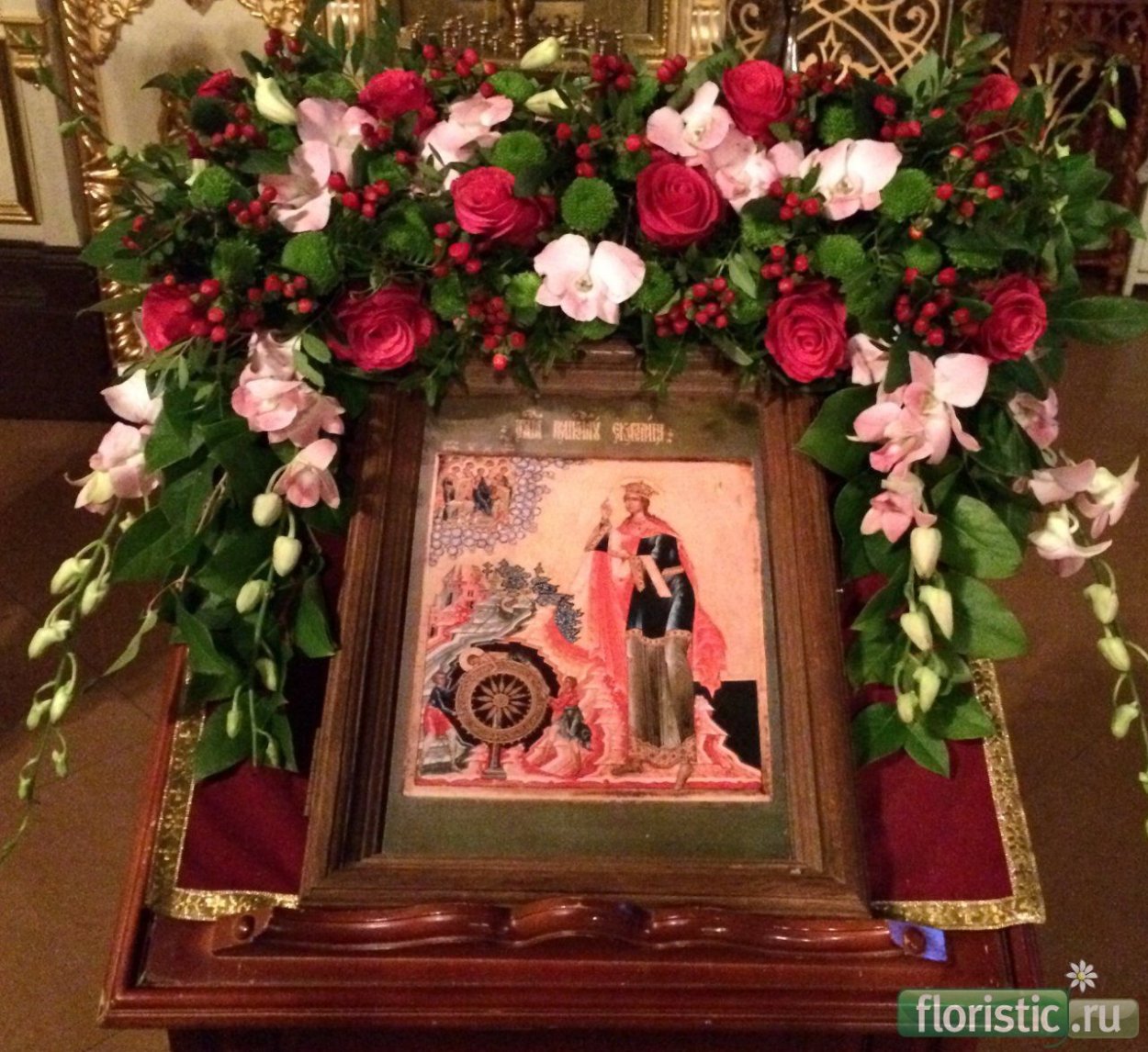 Храмовая флористика алтаря