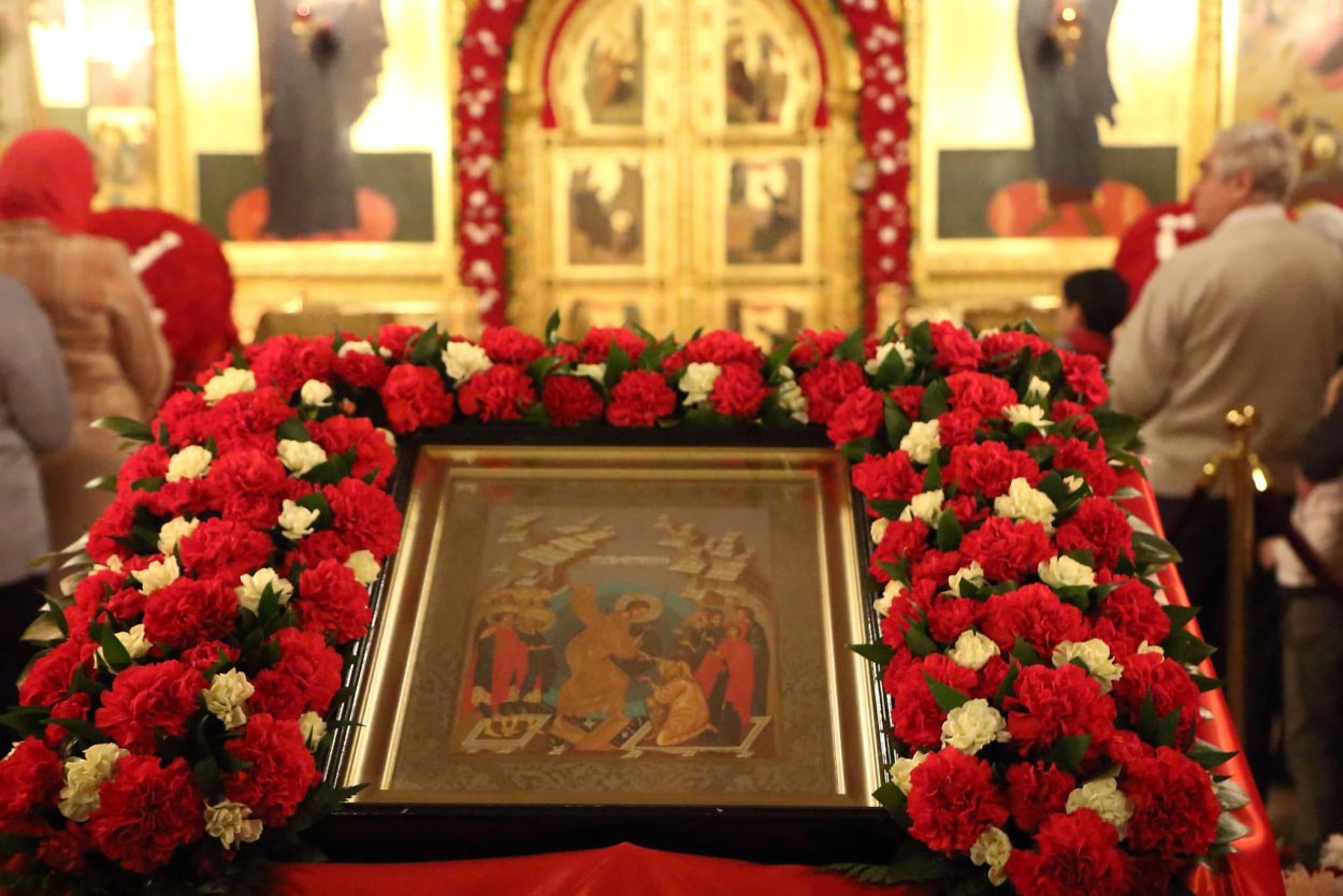 Украшение храма на Пасху