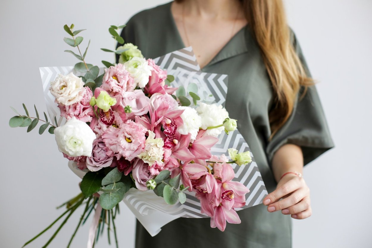 Букет цветов в руках
