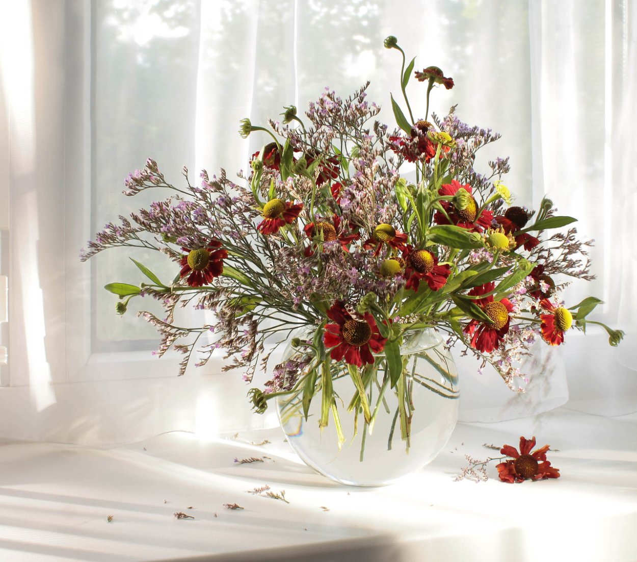 Композиция на подоконнике