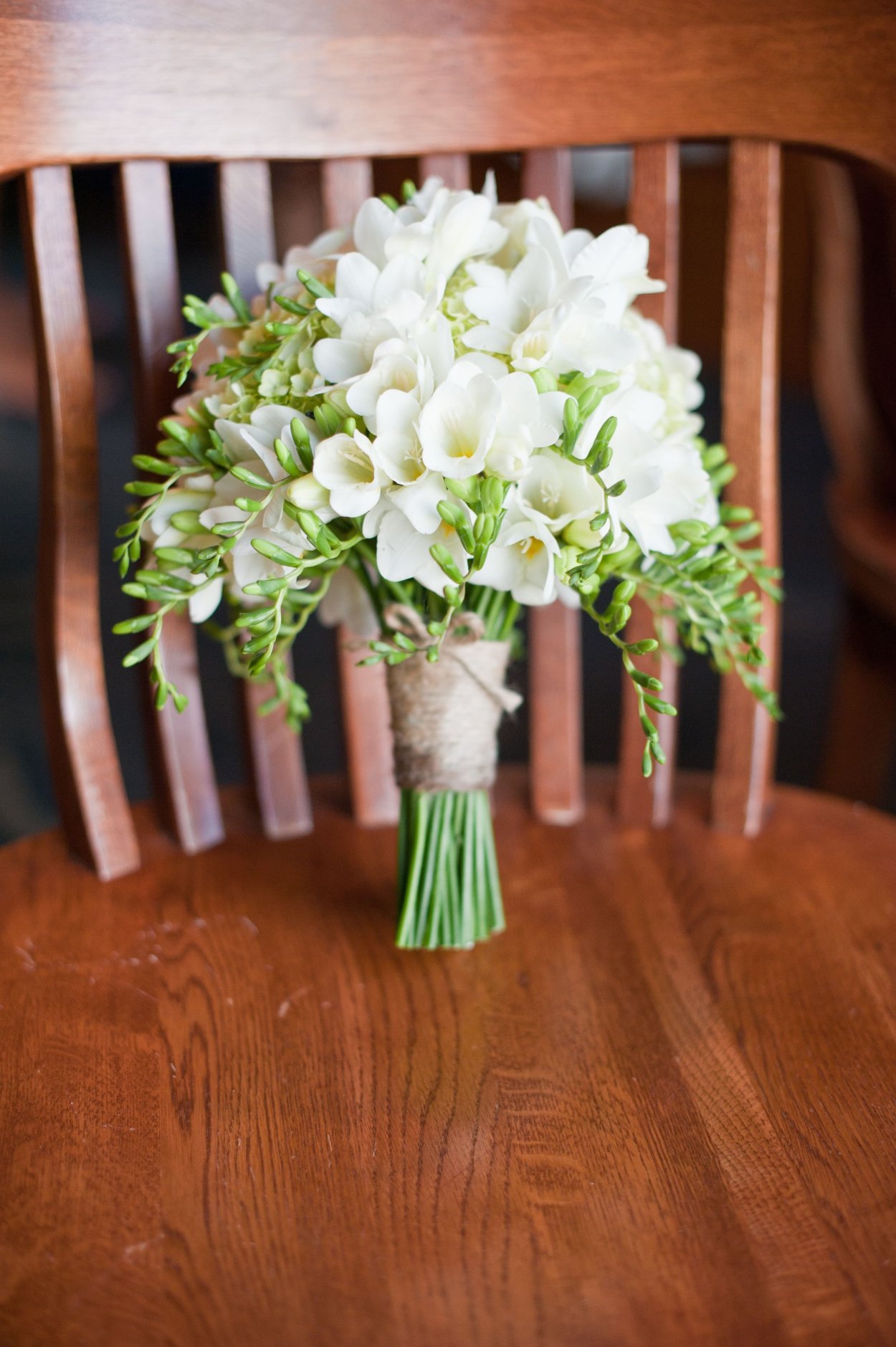 Букет Лизиантусы альстромерии ирисы