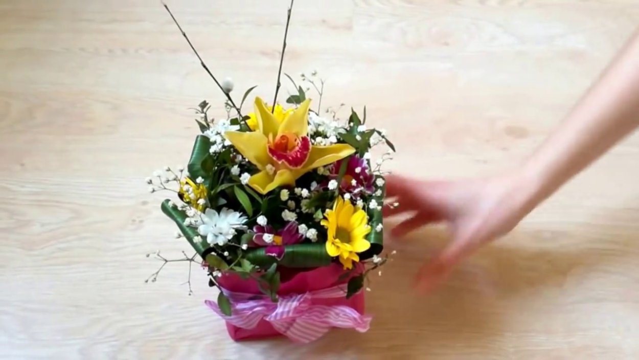 Цветы в флористической губке