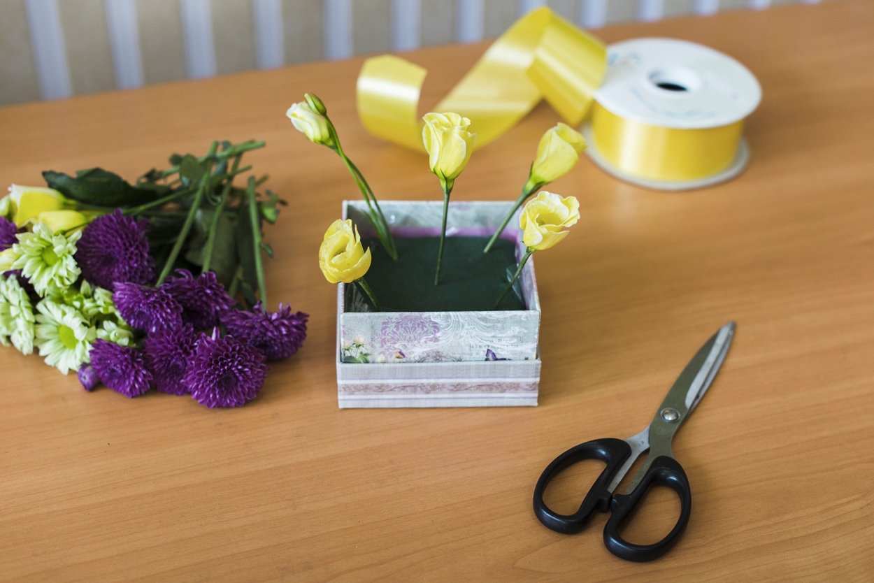 Цветы в флористической губке