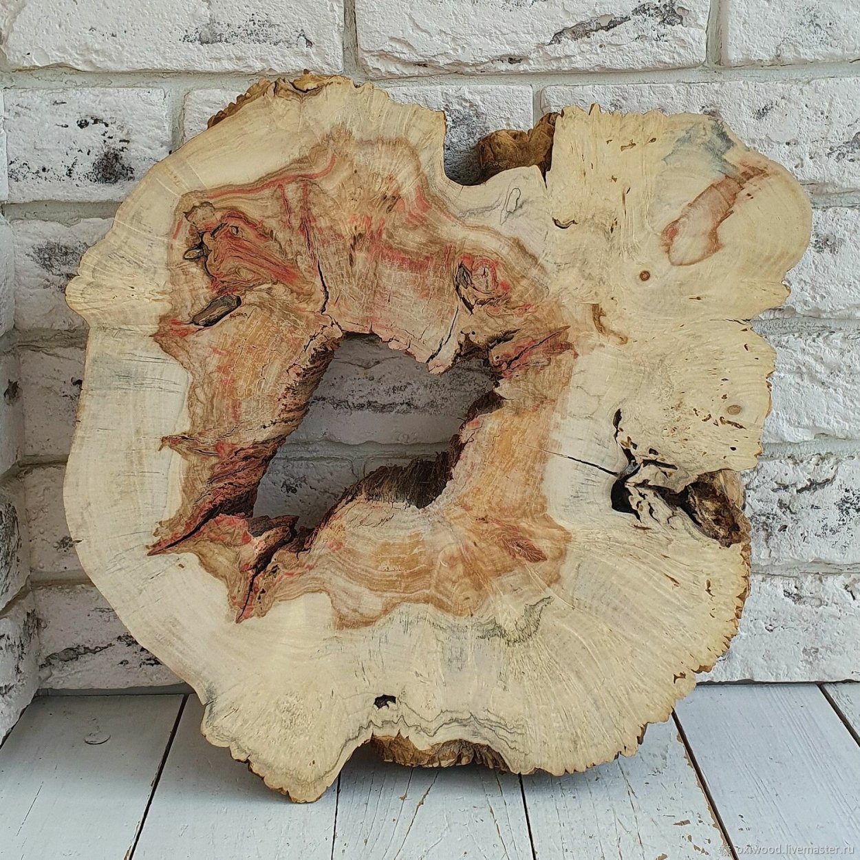 Клен остролистный спил