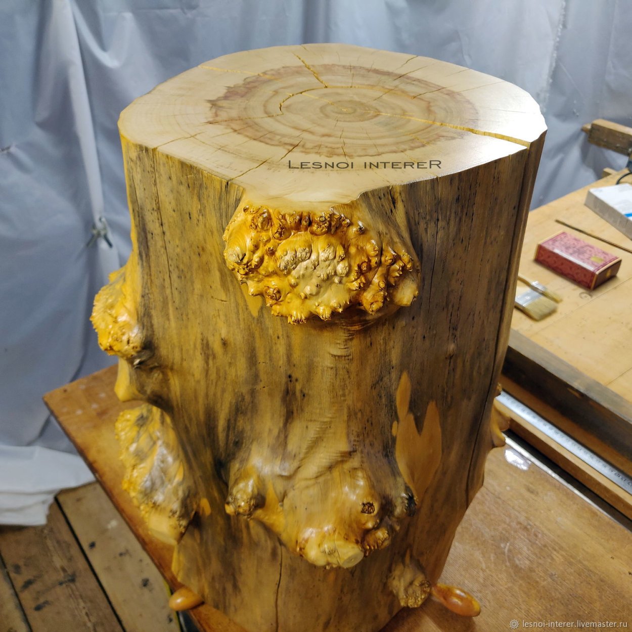 Стол из спила клена