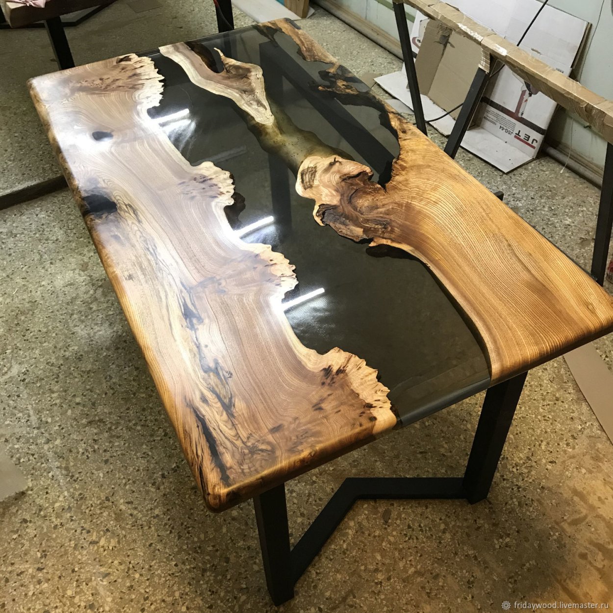 Столик из спила