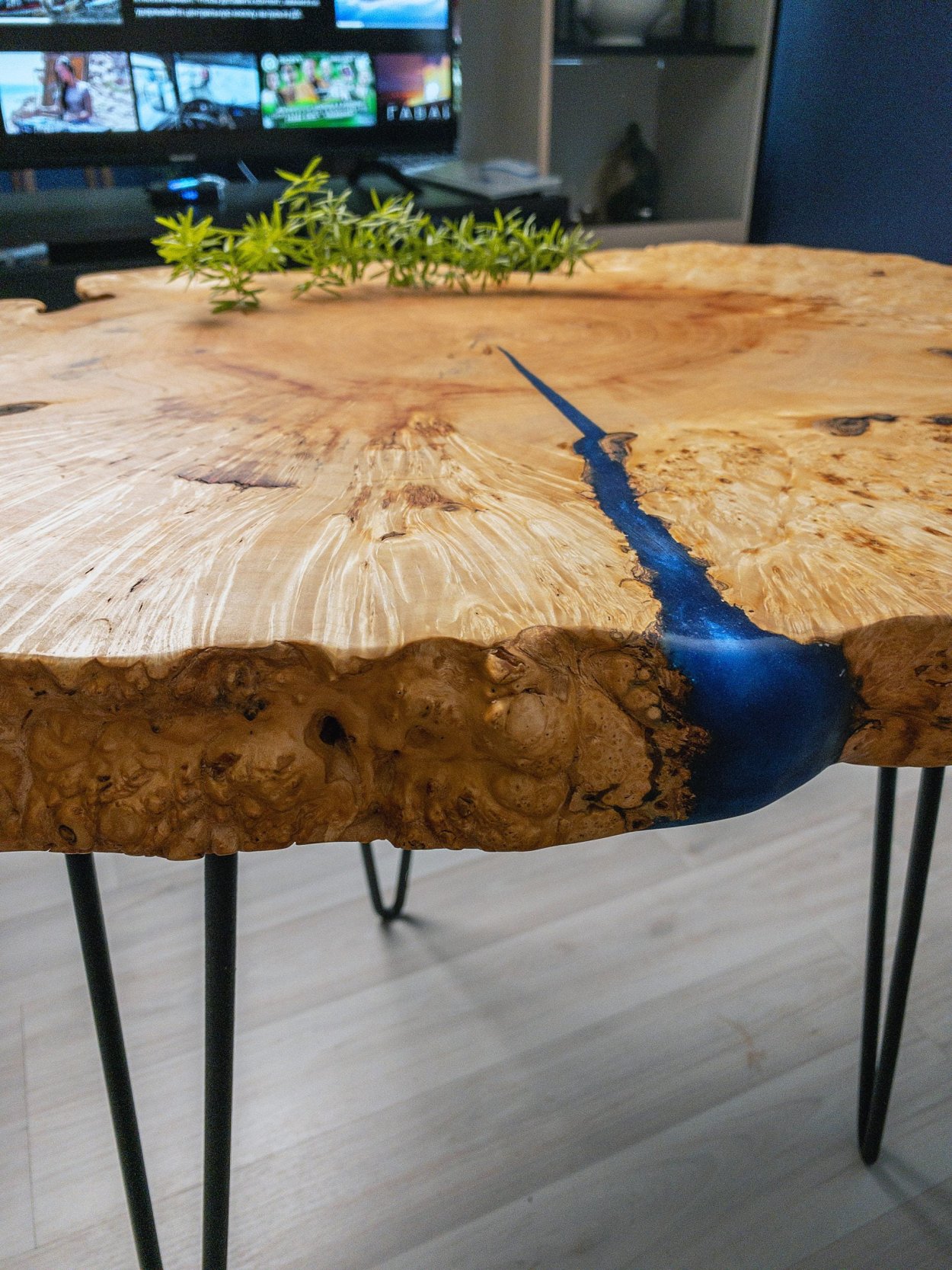 Эпоксидный стол из клёна