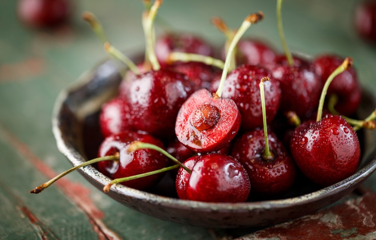 Вишня Неспелая вишня