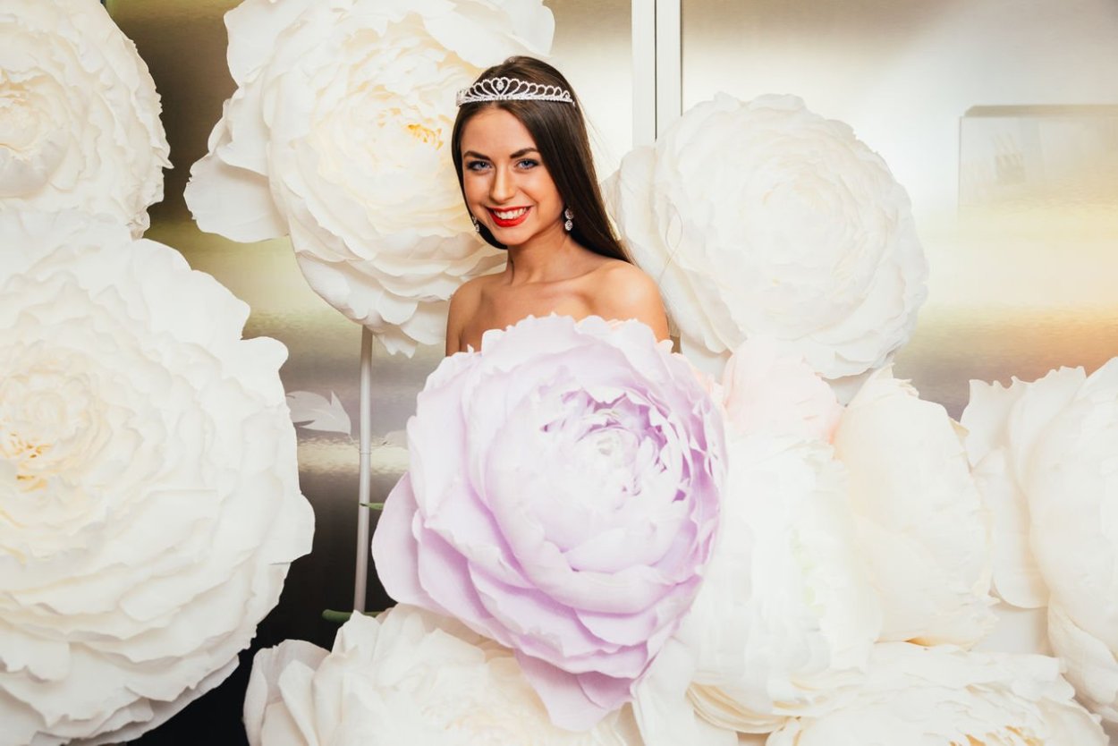 Фотосессия с крупными цветами зимой