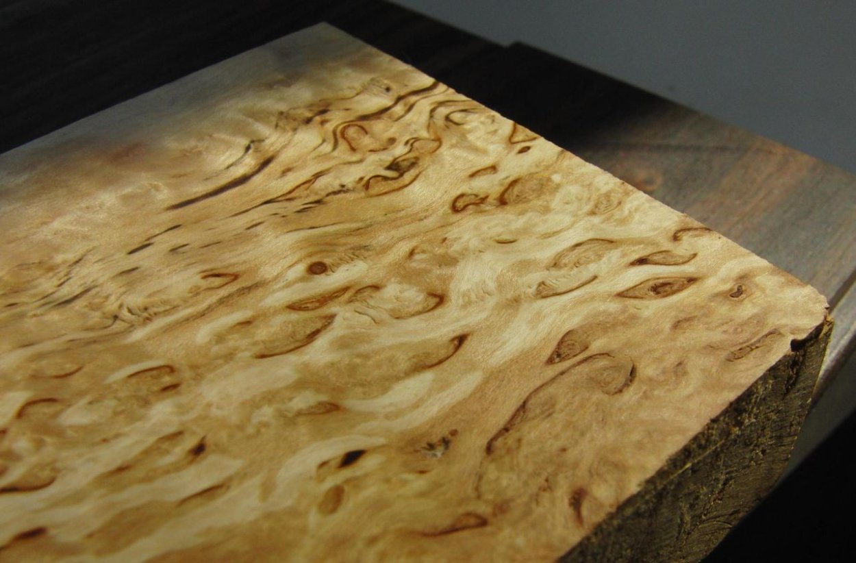 Фанера карельская береза