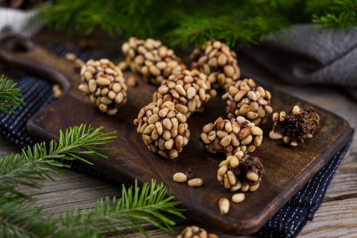 Зрелые сосновые шишки