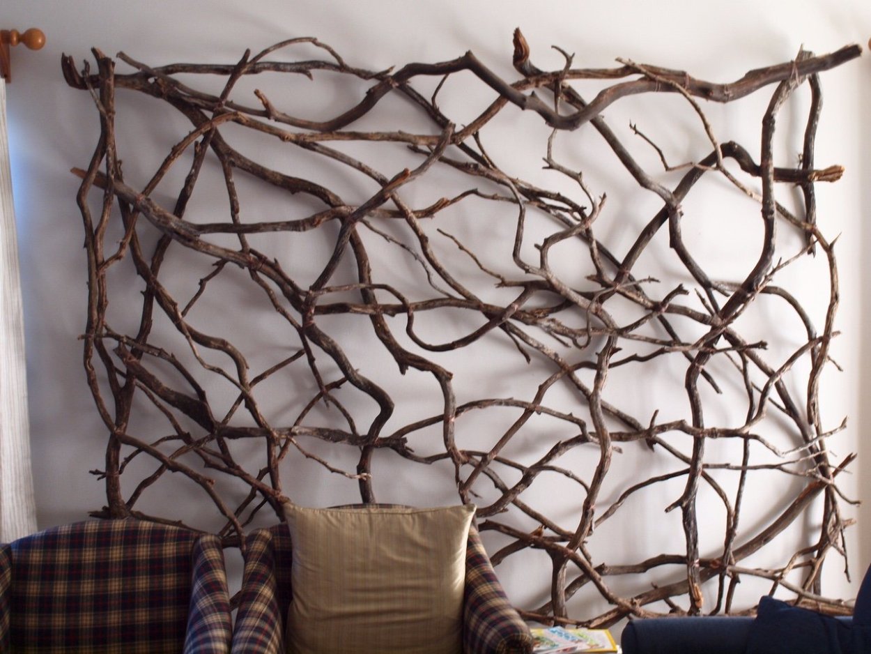 Панно из веток в интерьере