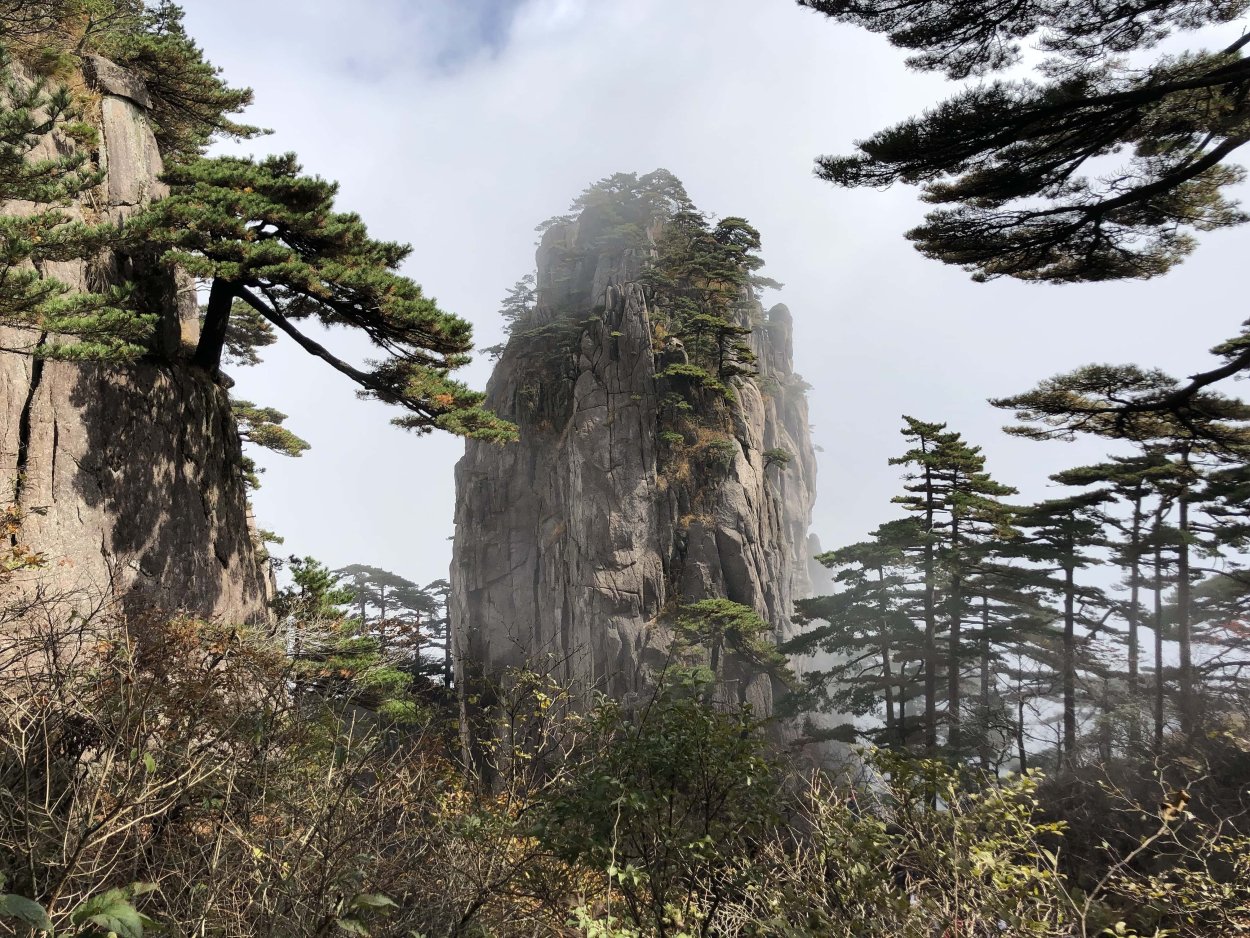 Огромные скалы