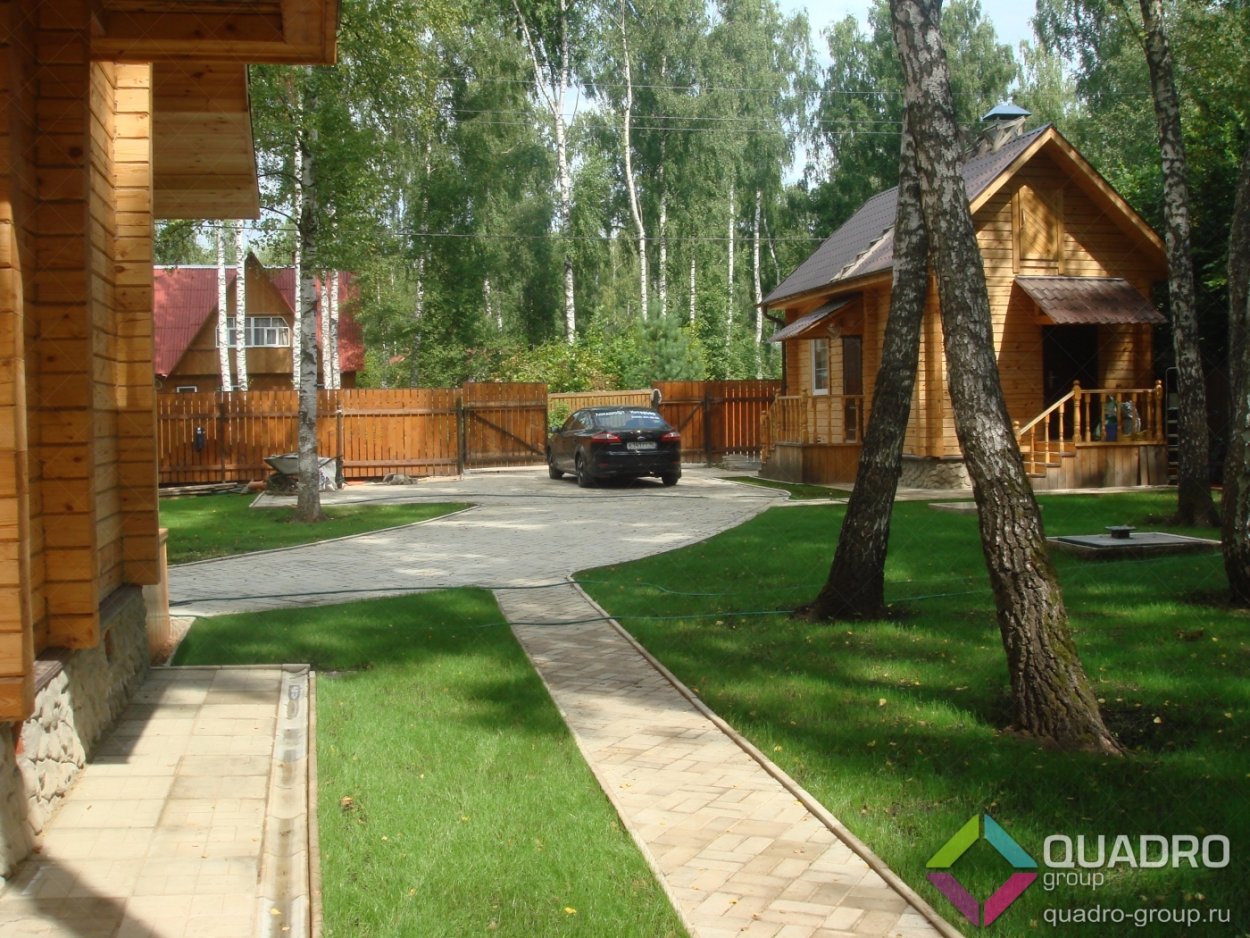 Дача с соснами на участке