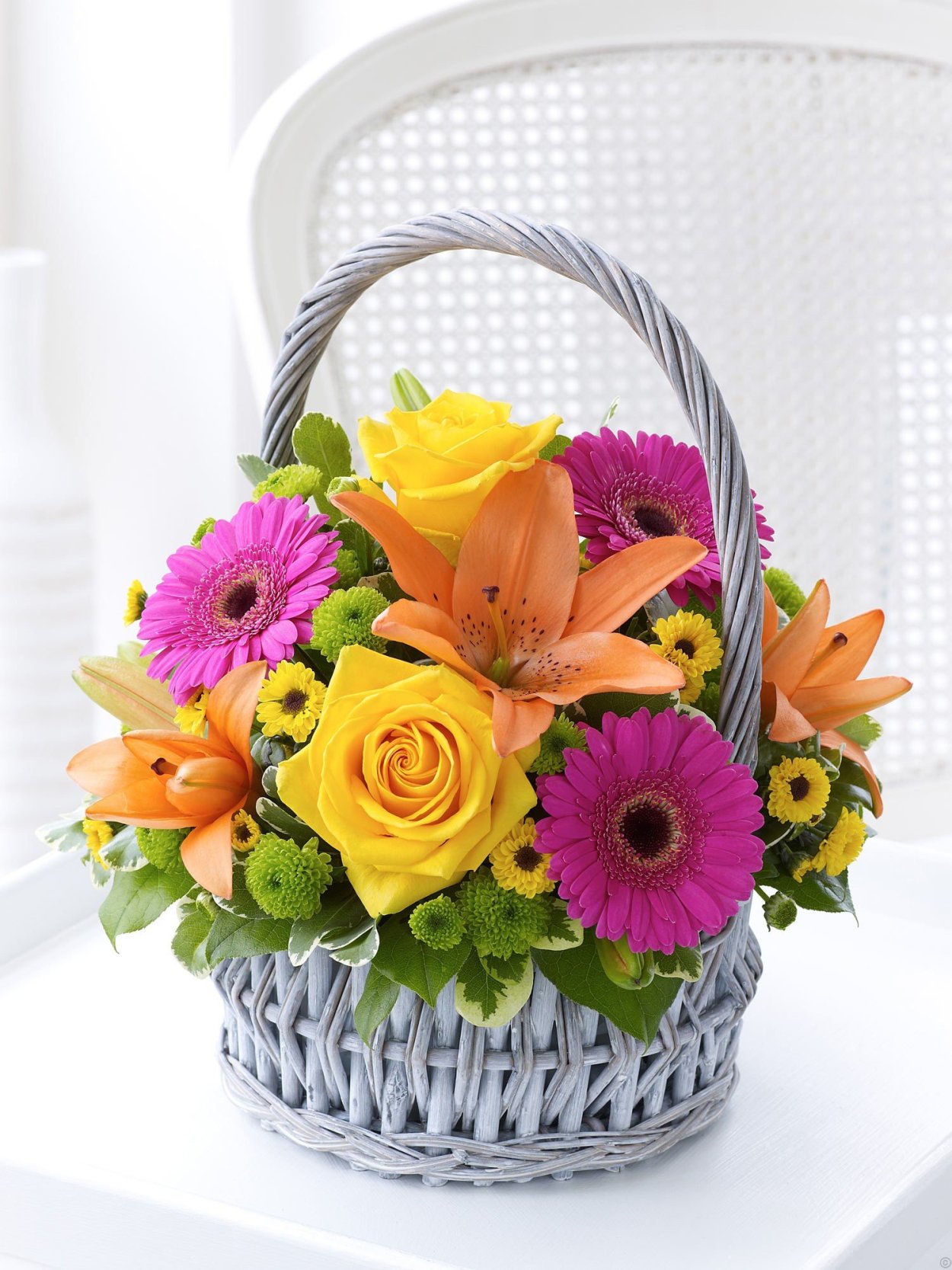 Цветы в корзинке