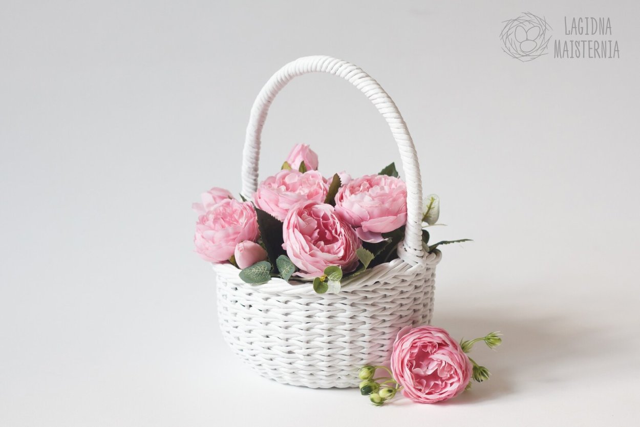 Цветы в корзине