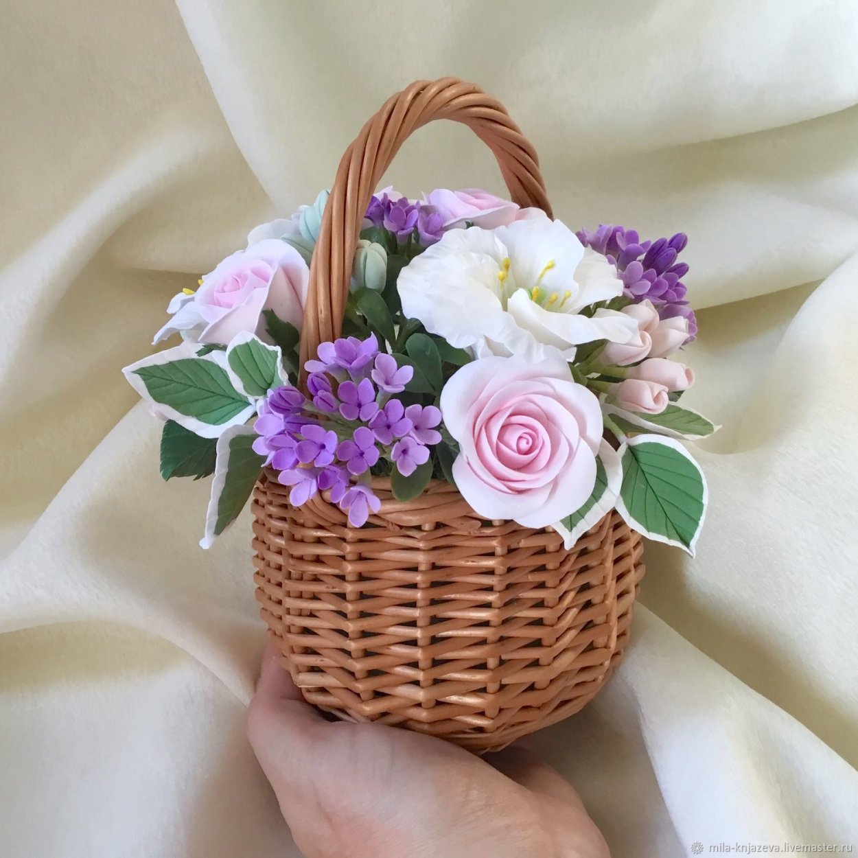 Купить корзины с живыми цветами с бесплатной доставкой по Москве и области | Мосцветторг