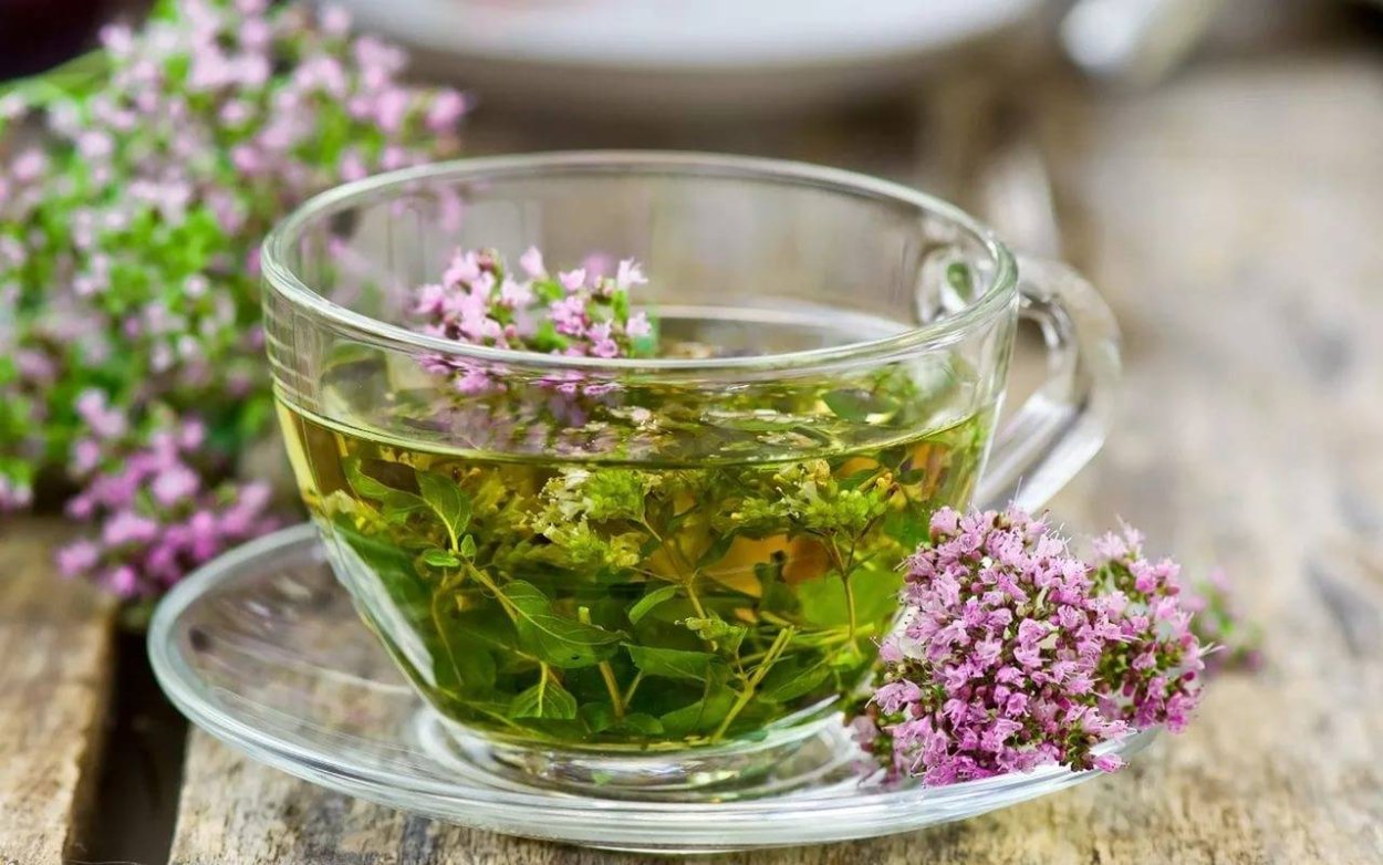 Трава для чая с белыми цветочками