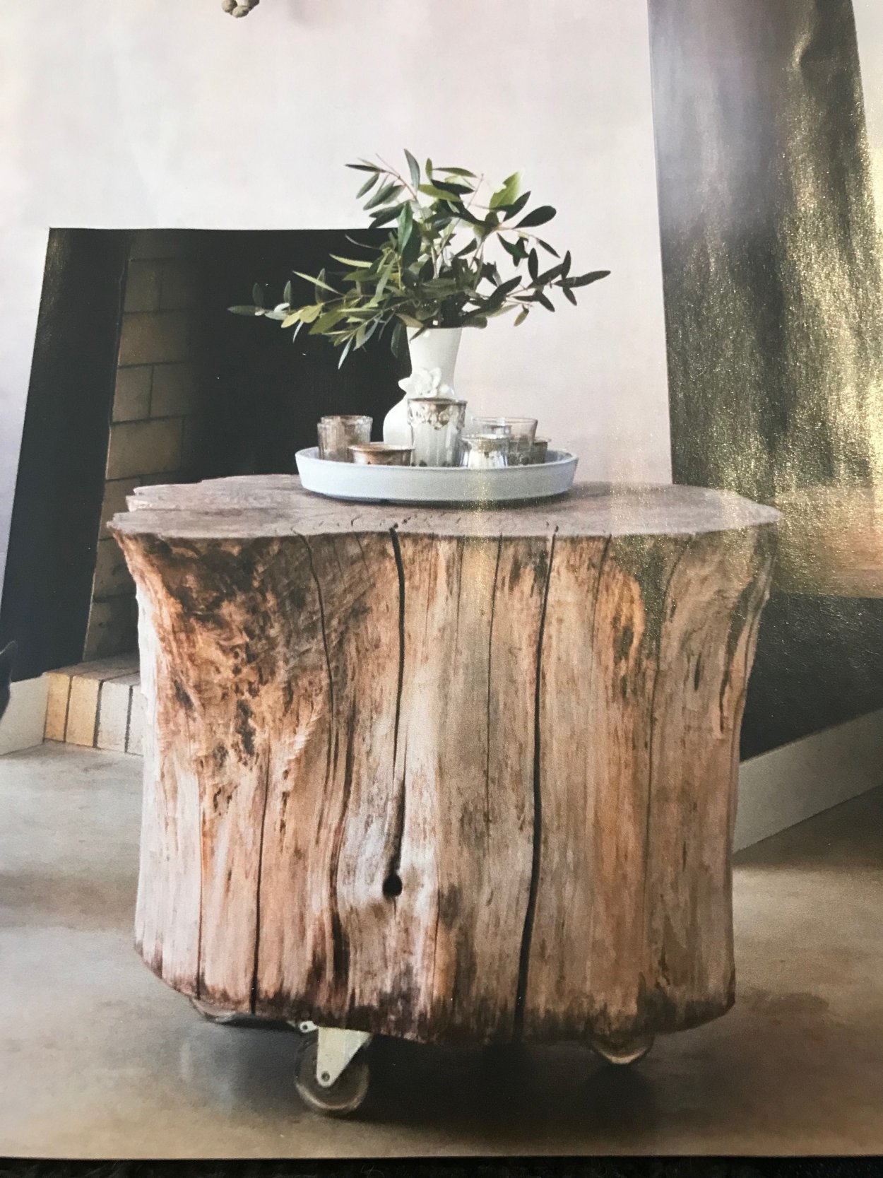 Столик из пенька