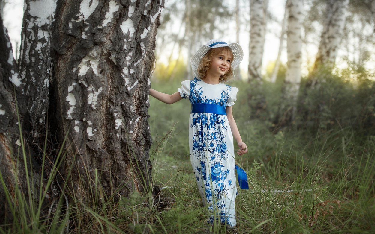 Дети в Березовом лесу