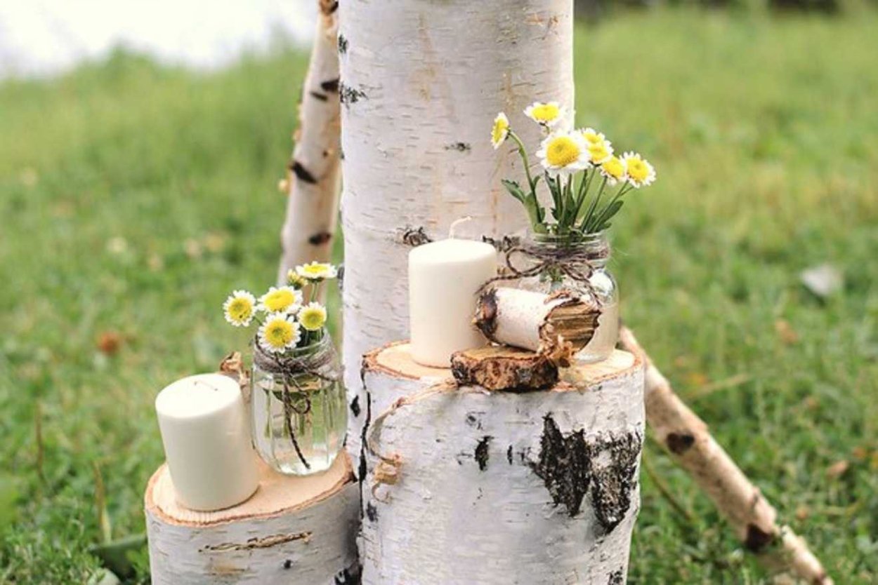 Декор из березовых поленьев для дачи