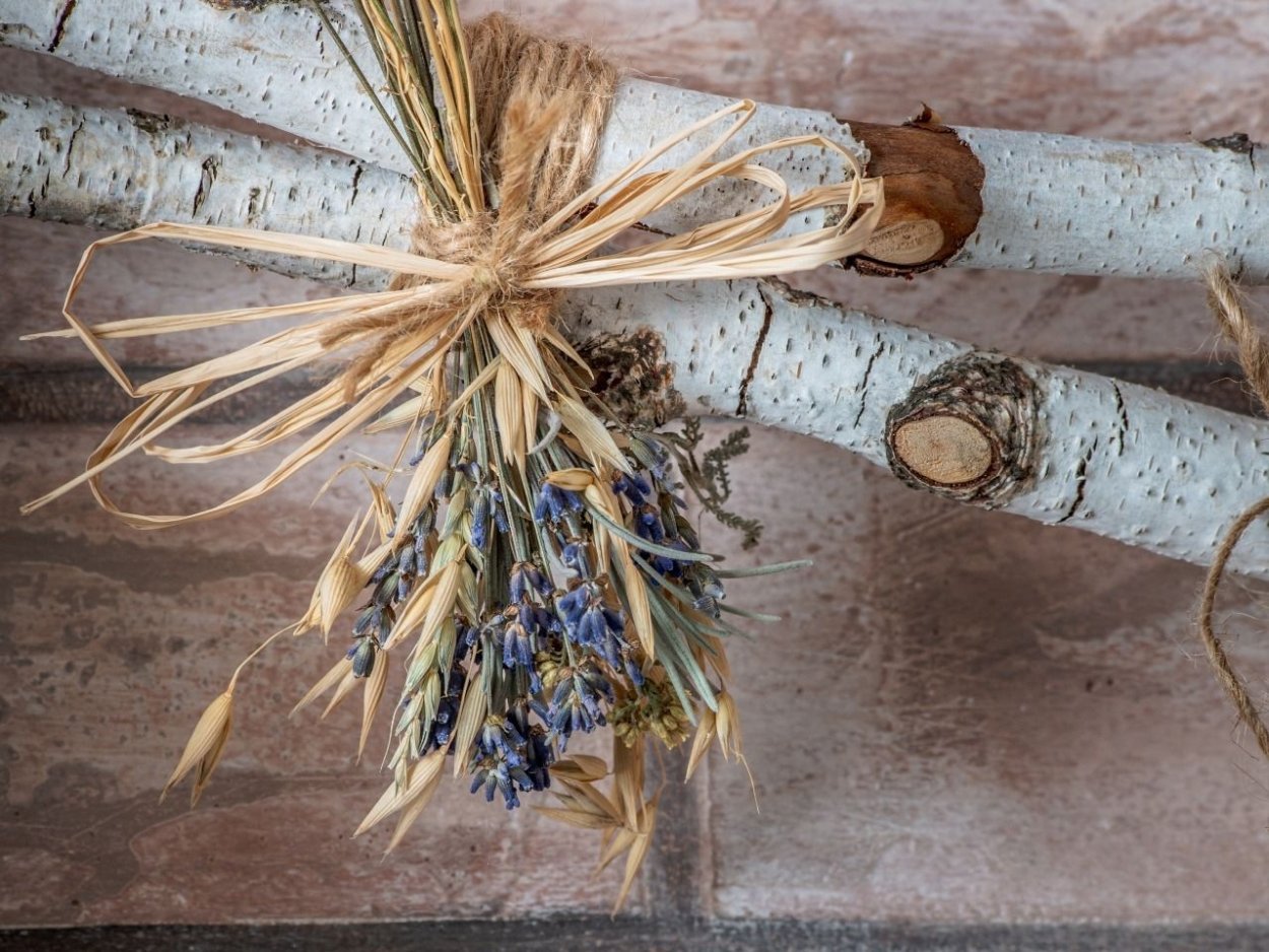 Букет из веток деревьев