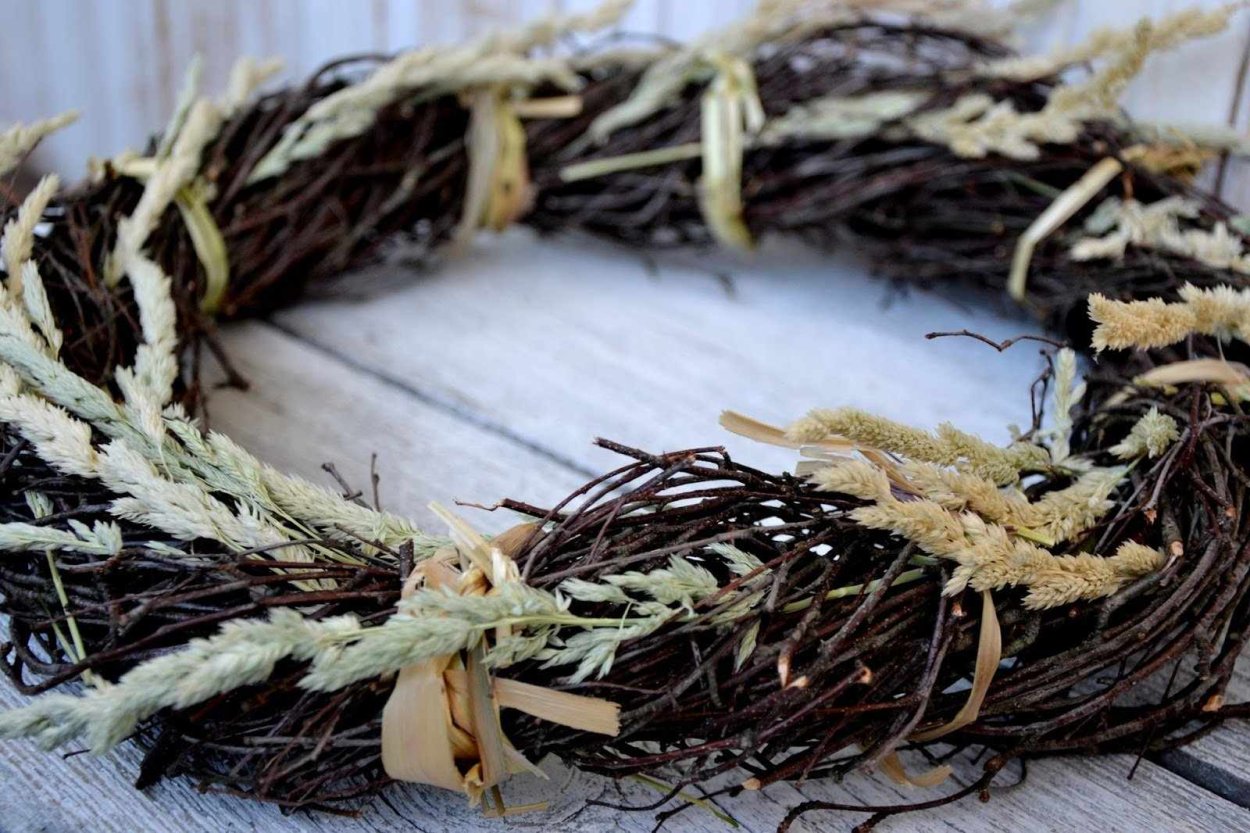 Венок из березовых прутьев