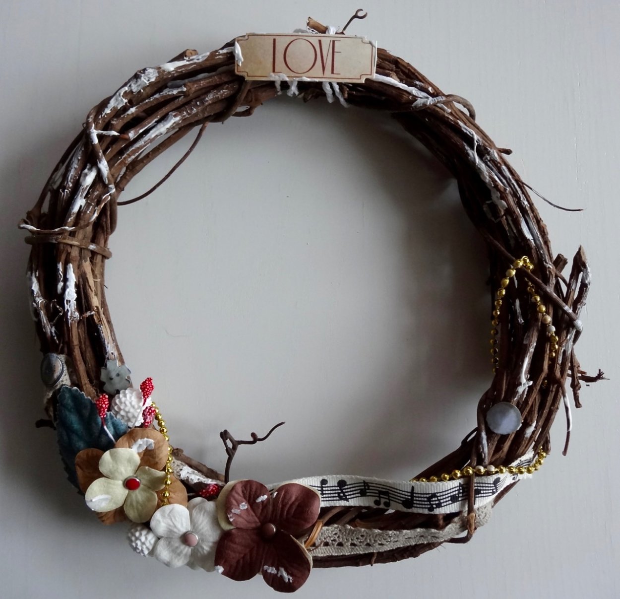 Весенний венок из веток березы