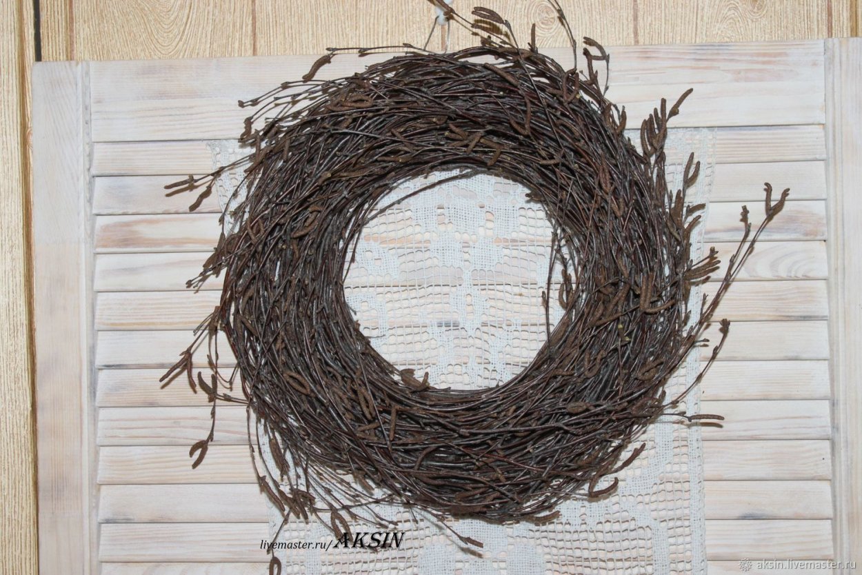 Плетение венка из веток