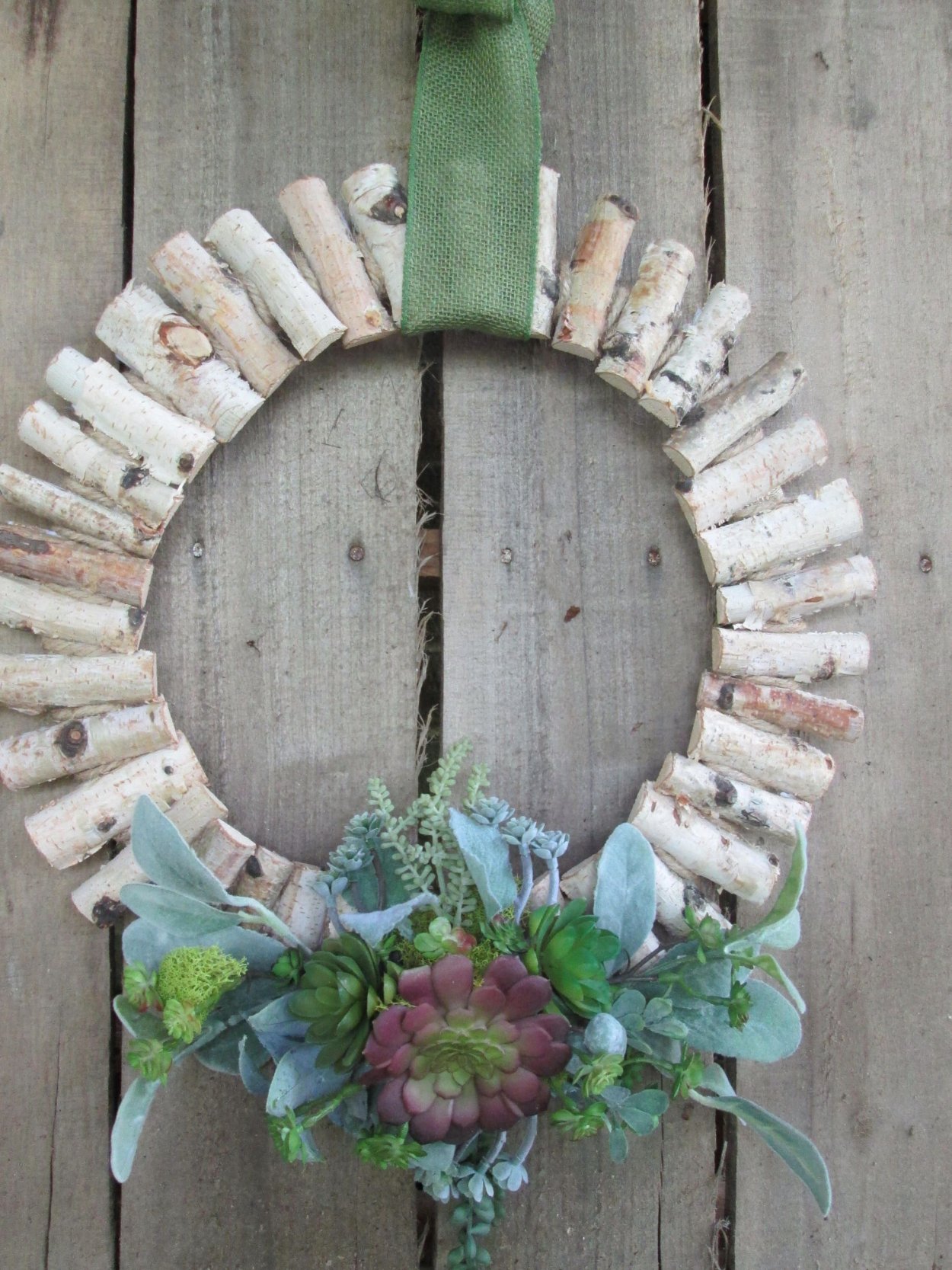 Рождественский венок из веток