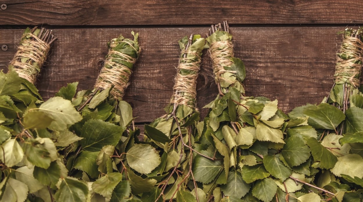 Покраска столбов под березу