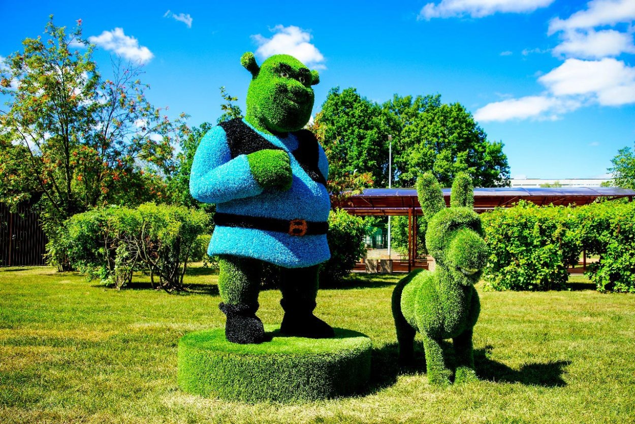 Бачо зеленая скульптура