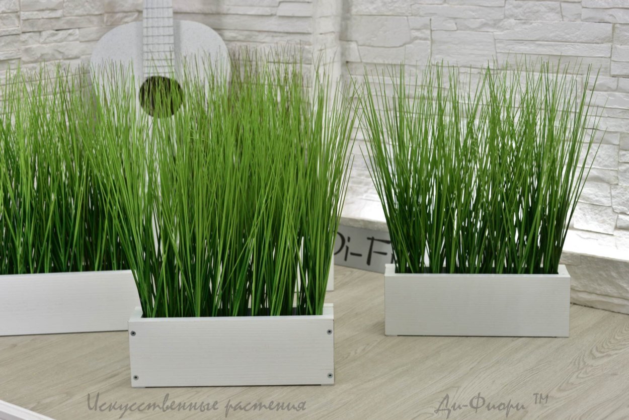 Искусственная трава в горшке