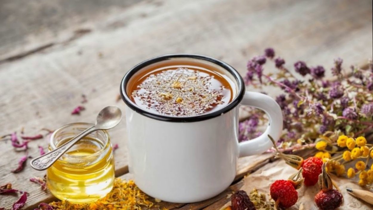 Травяной чай собран на медовых полях