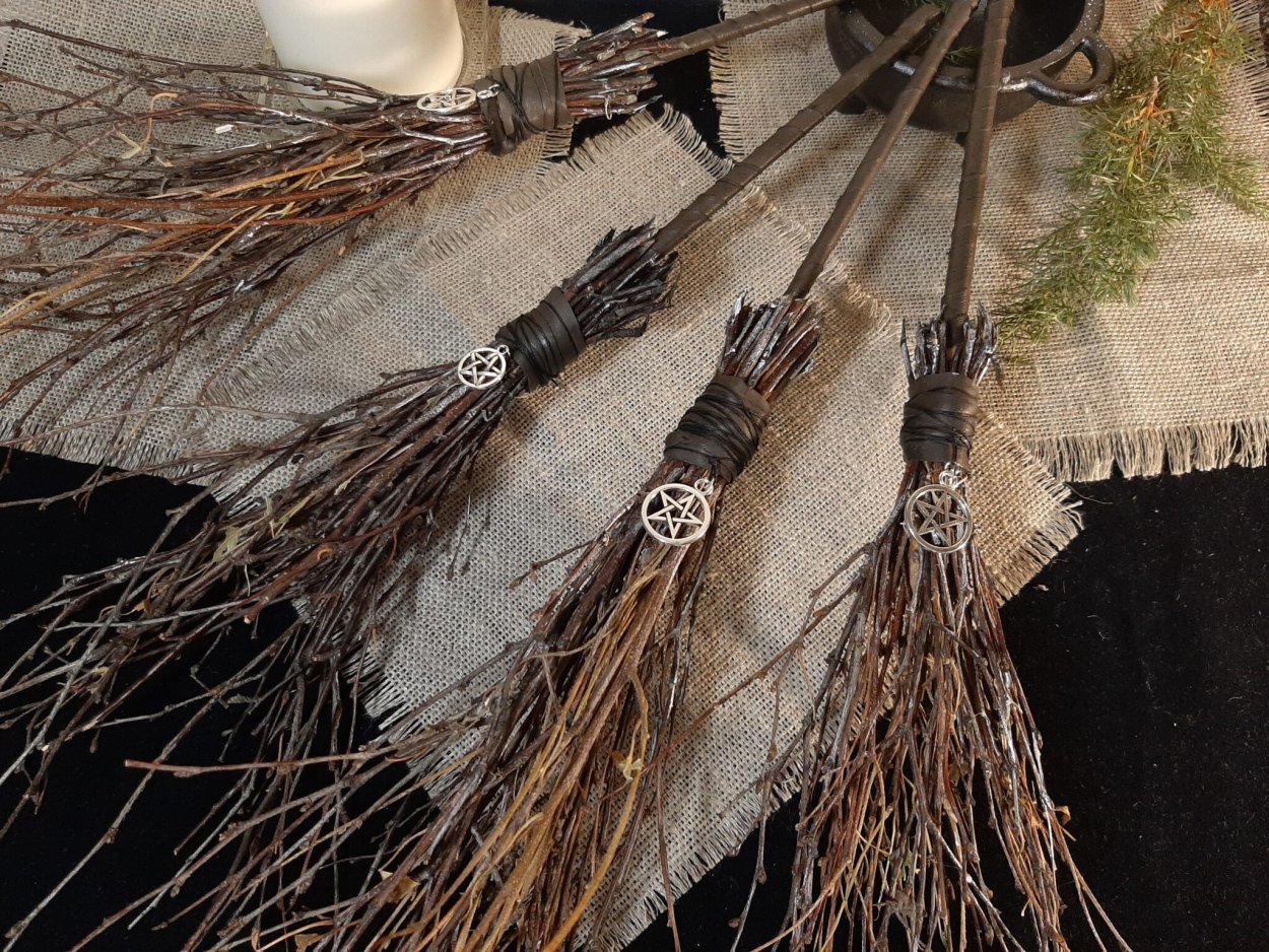 ВЕДЬМИНА метла