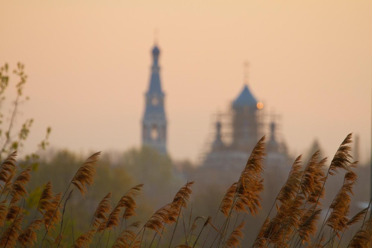 Храм в лучах солнца