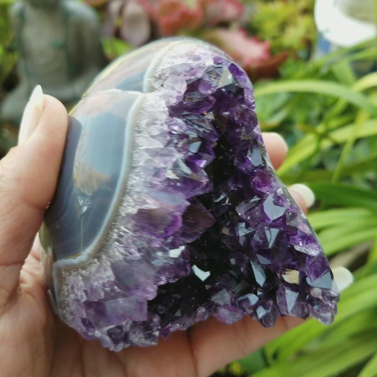 Жеода с кристаллами