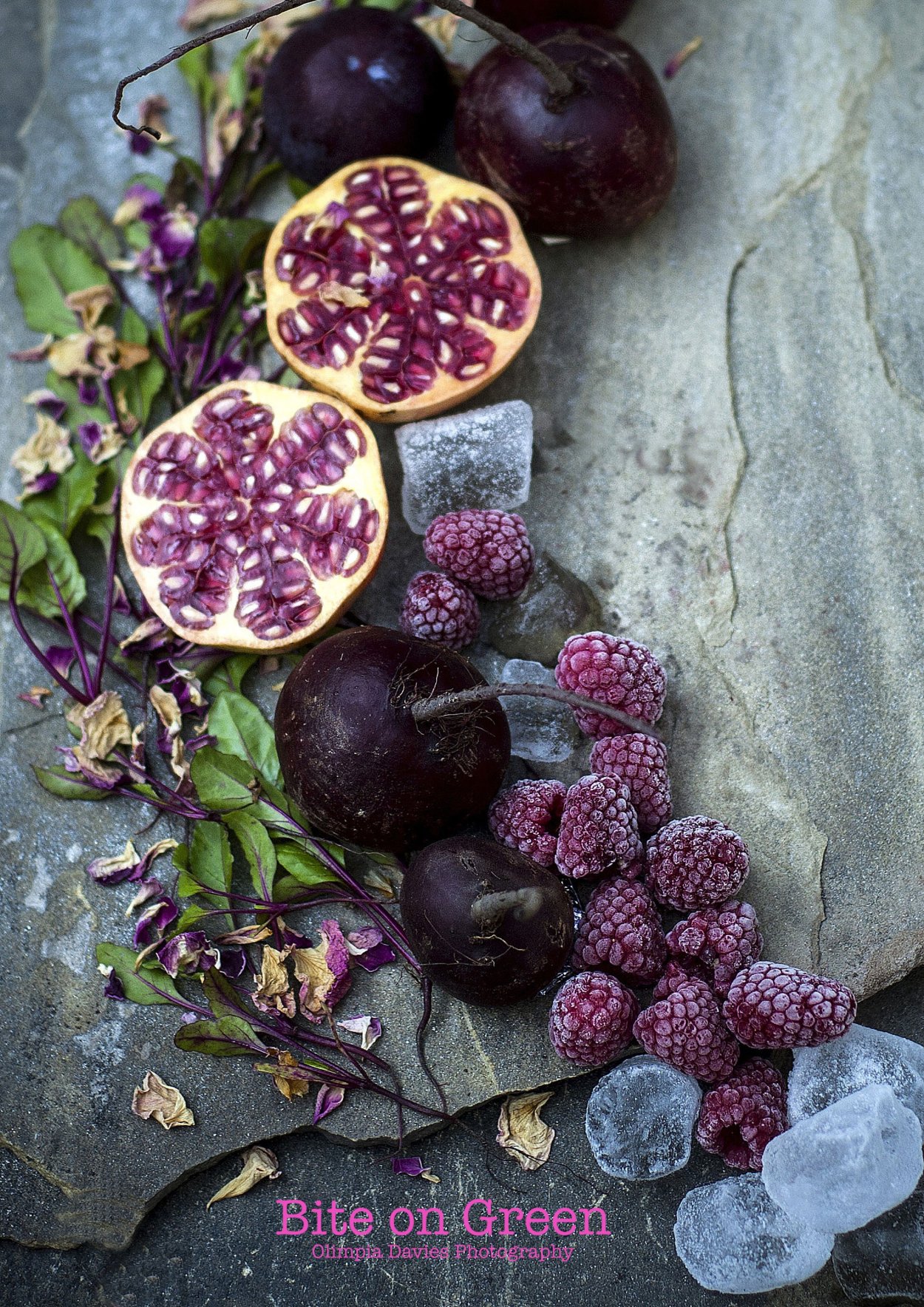 Фиолетовые ягоды